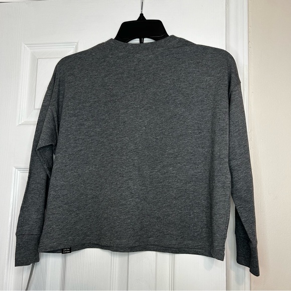 adidas Girl's Small 7/8 Heather Gray Long Sleeve Waist Crew Tee Big Kids NWT - Picture 7 of 12